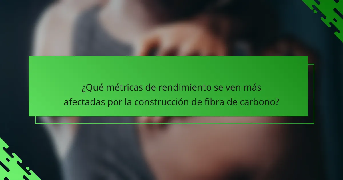 ¿Qué métricas de rendimiento se ven más afectadas por la construcción de fibra de carbono?